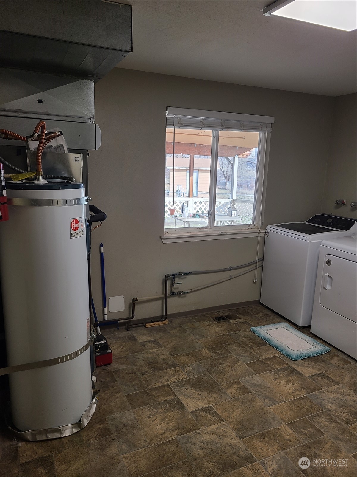 333 Johnson Road Selah, WA 98942 - Photo 20 of 21 a room with a refrigerator and a window