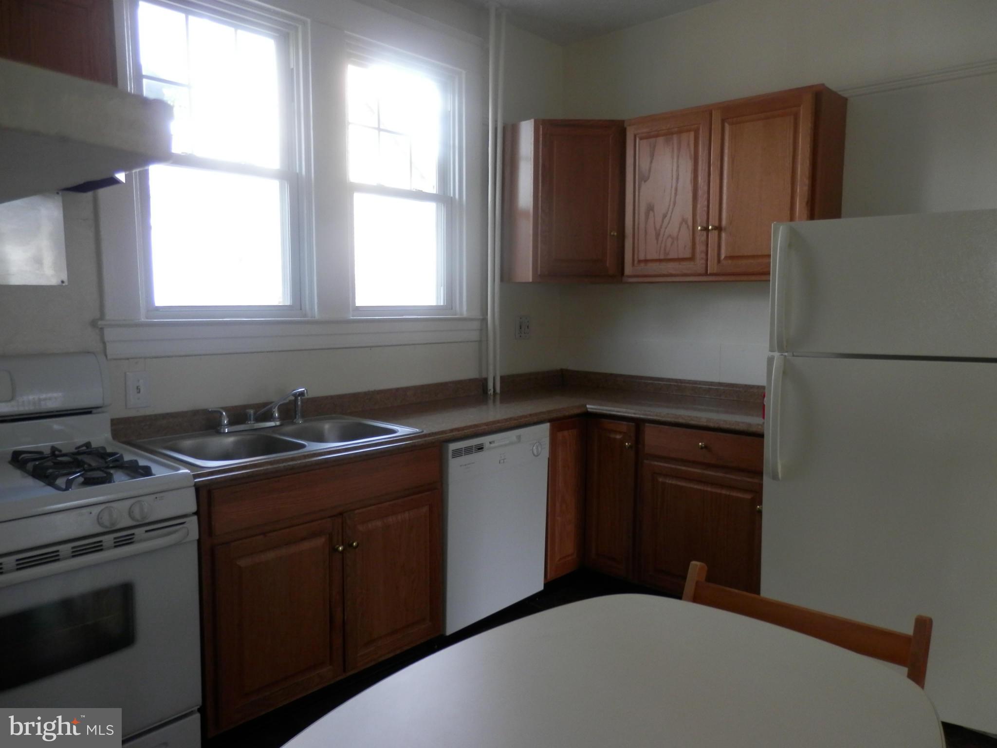 106 Mallow Hill Road Baltimore, MD 21229 - Photo 4 of 9 Kitchen