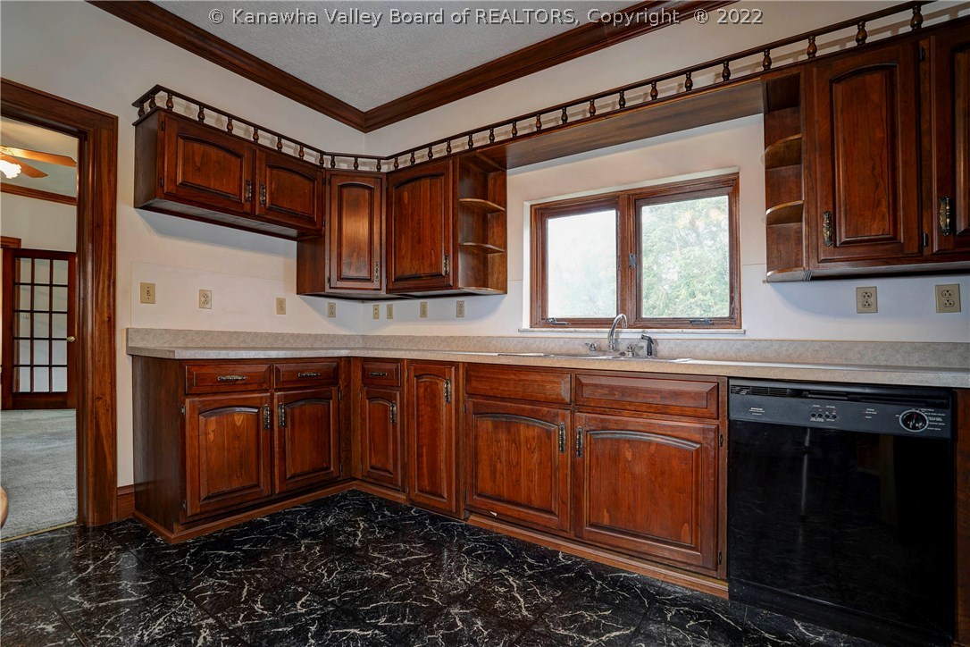 219 Winfield Road St. Albans, WV 25177 - Photo 13 of 48 Gallery Image 13