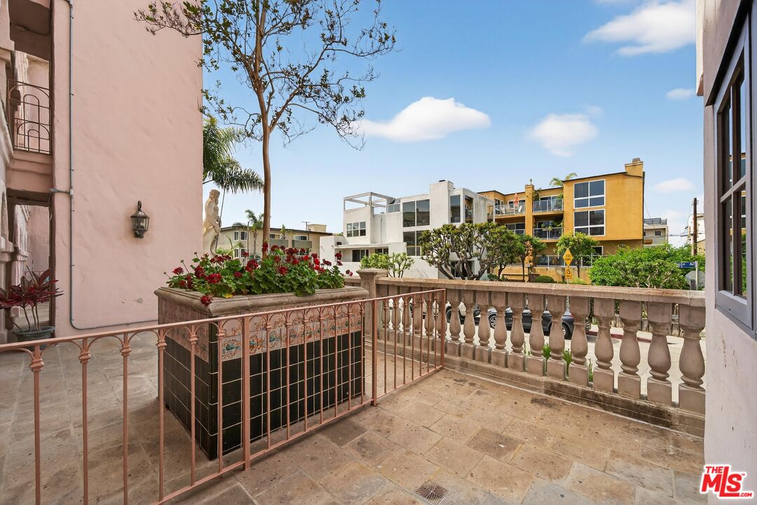 6220 Pacific Avenue, Unit 101 Playa del Rey, CA 90293 - Photo 26 of 38