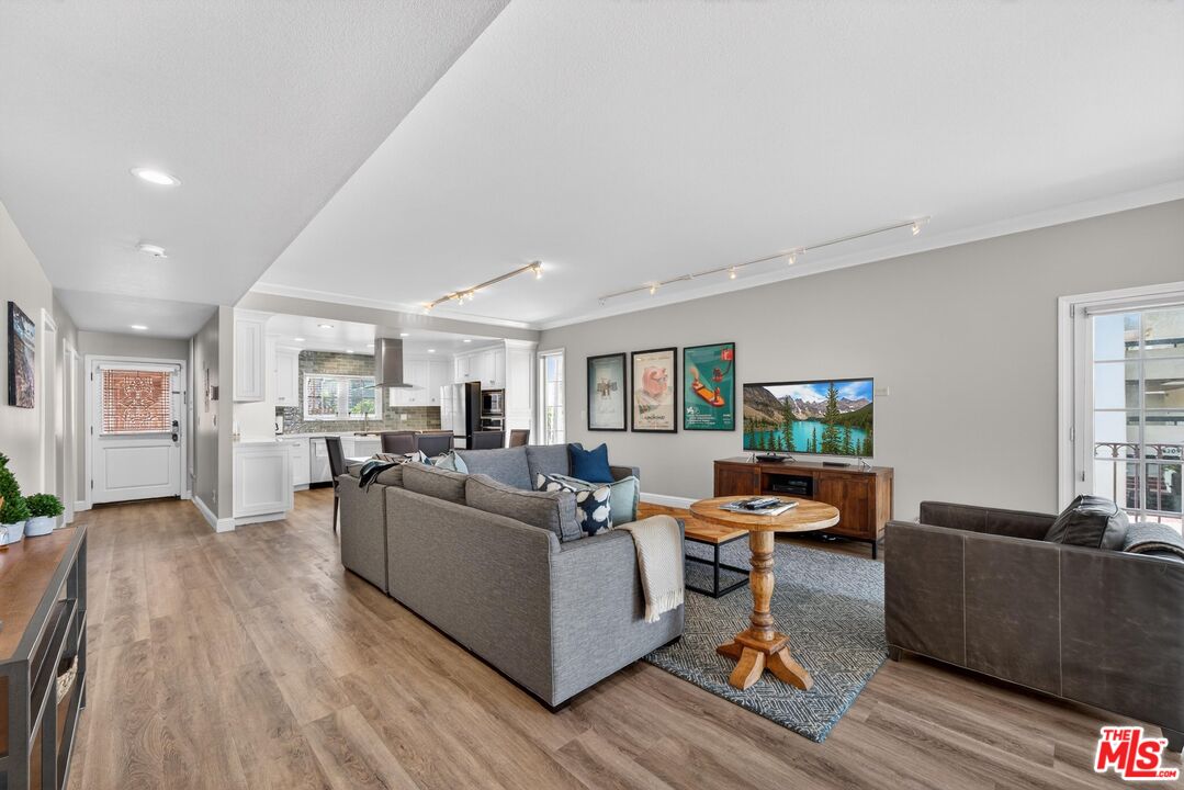 6220 Pacific Avenue, Unit 101 Playa del Rey, CA 90293 - Photo 3 of 38