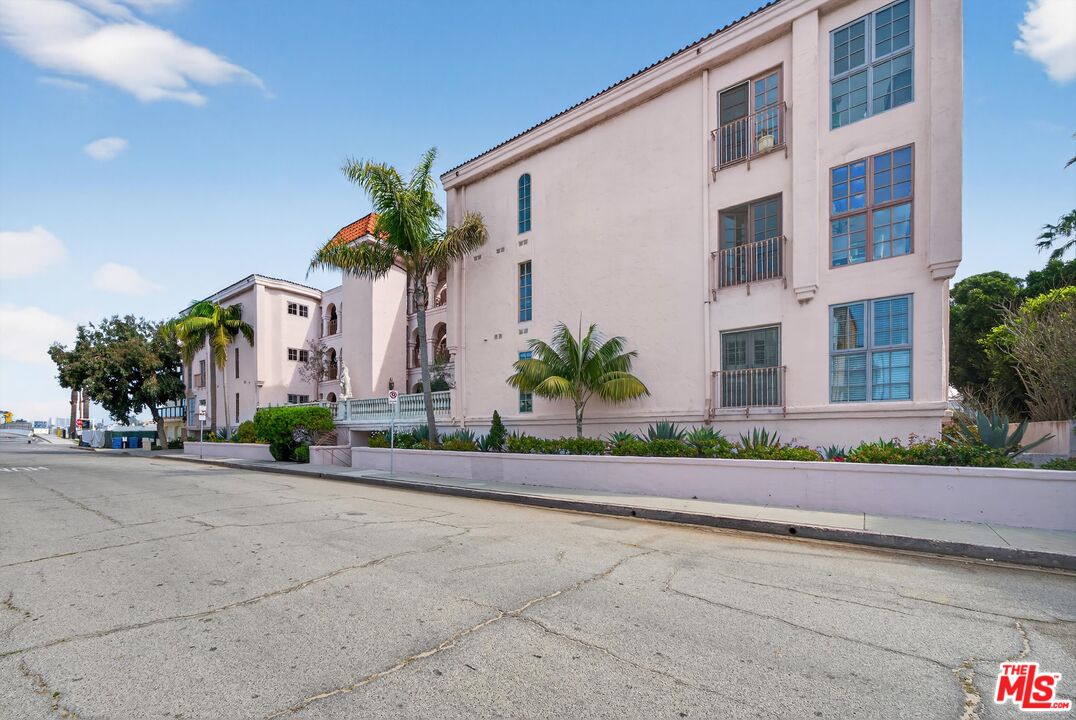 6220 Pacific Avenue, Unit 101 Playa del Rey, CA 90293 - Photo 32 of 38