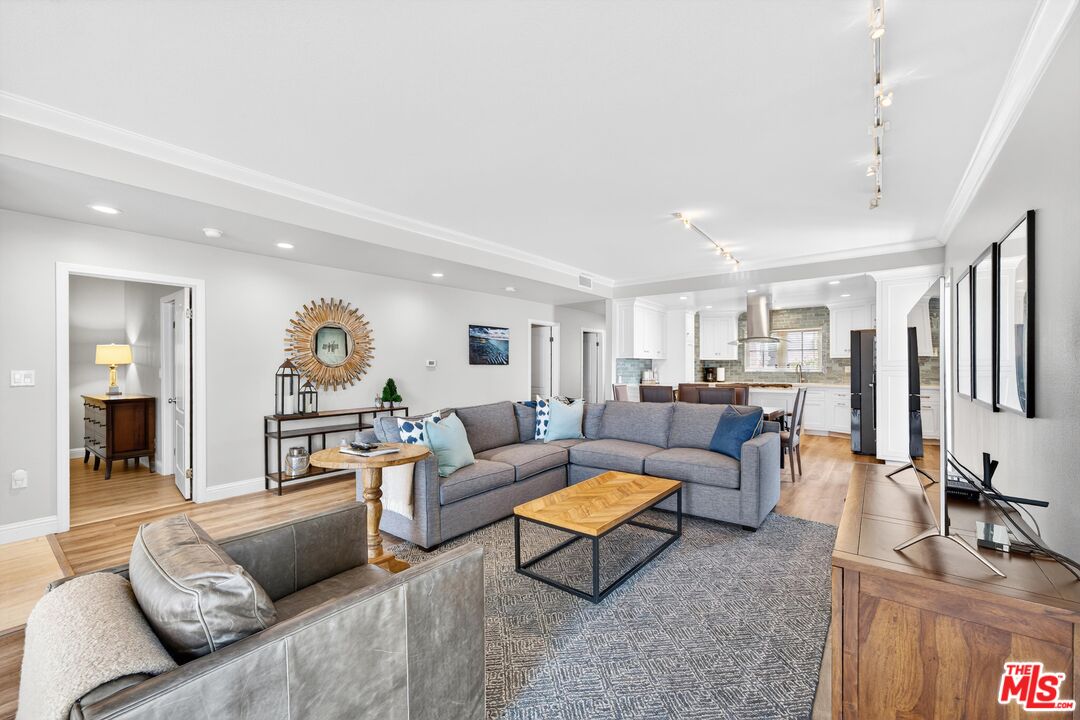 6220 Pacific Avenue, Unit 101 Playa del Rey, CA 90293 - Photo 4 of 38