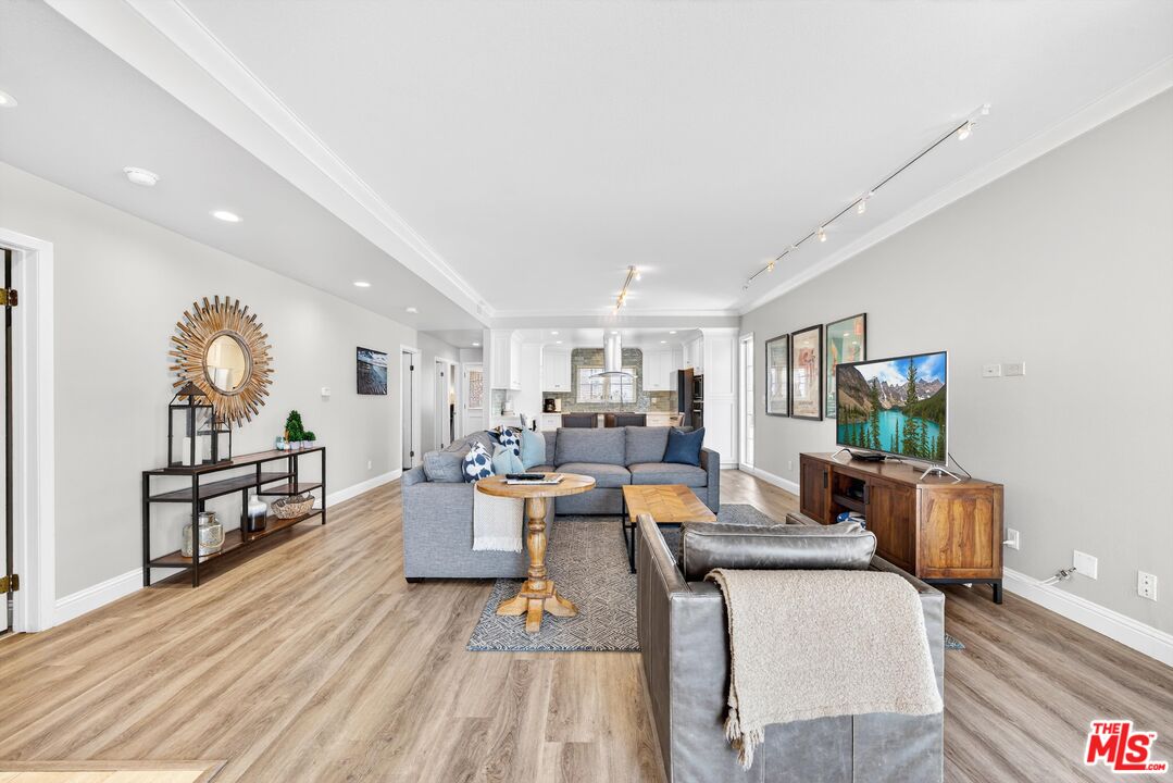 6220 Pacific Avenue, Unit 101 Playa del Rey, CA 90293 - Photo 5 of 38