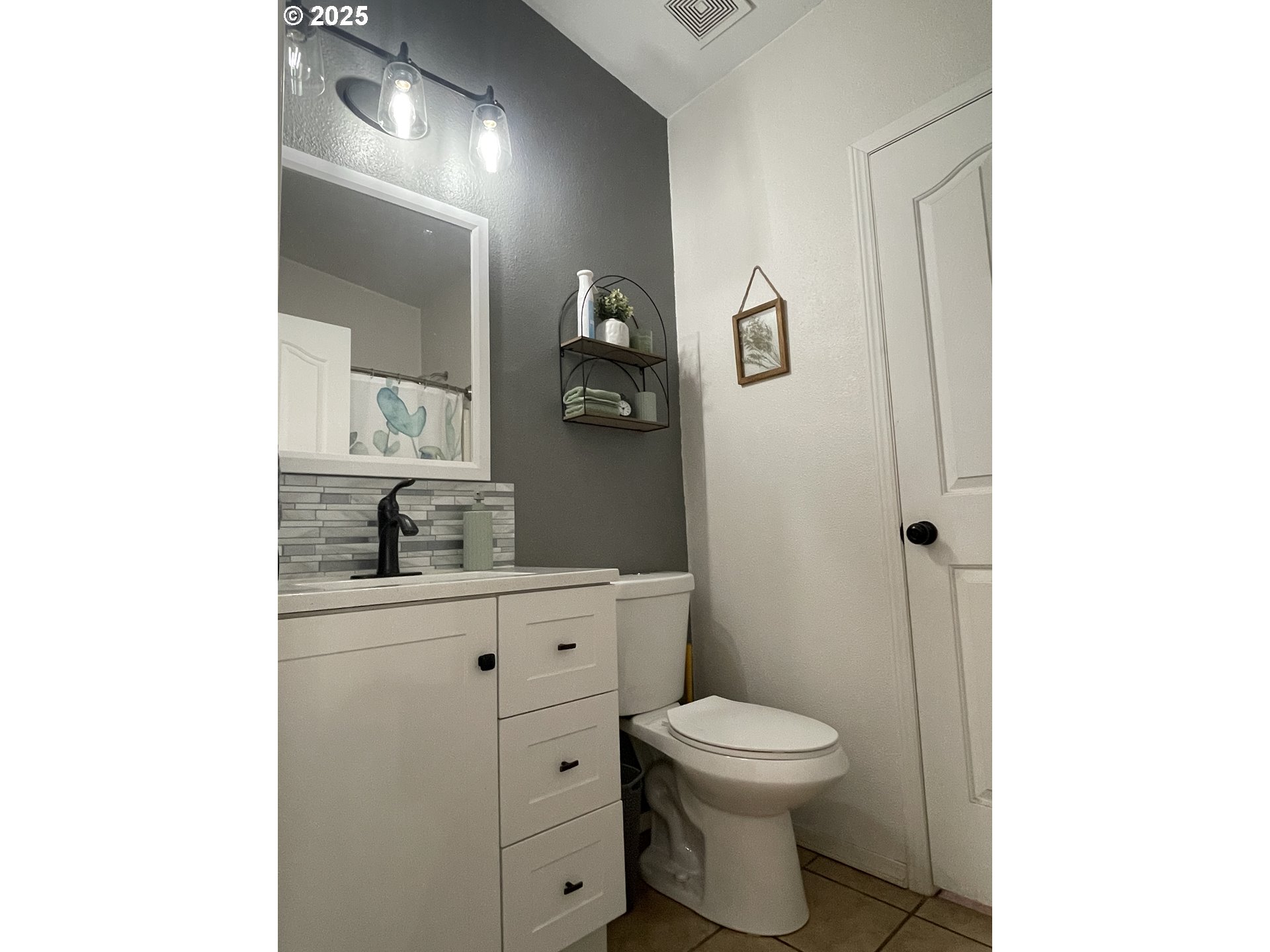 56129 Tom Smith Road Bandon, OR 97411 - Photo 14 of 27 a bathroom with a toilet a sink and mirror