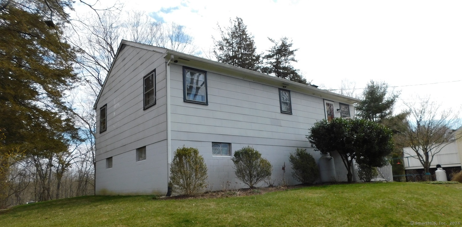 381 Bennetts Farm Road Ridgefield, CT 06877 - Photo 4 of 5