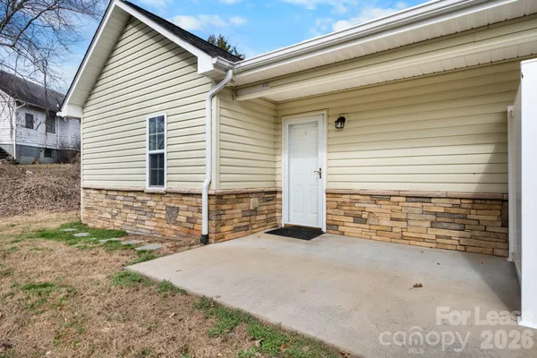 a view of house with backyard and trees