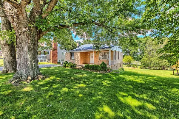 $159,500 | 608 Wyandotte Street, North Huntingdon, PA 15642