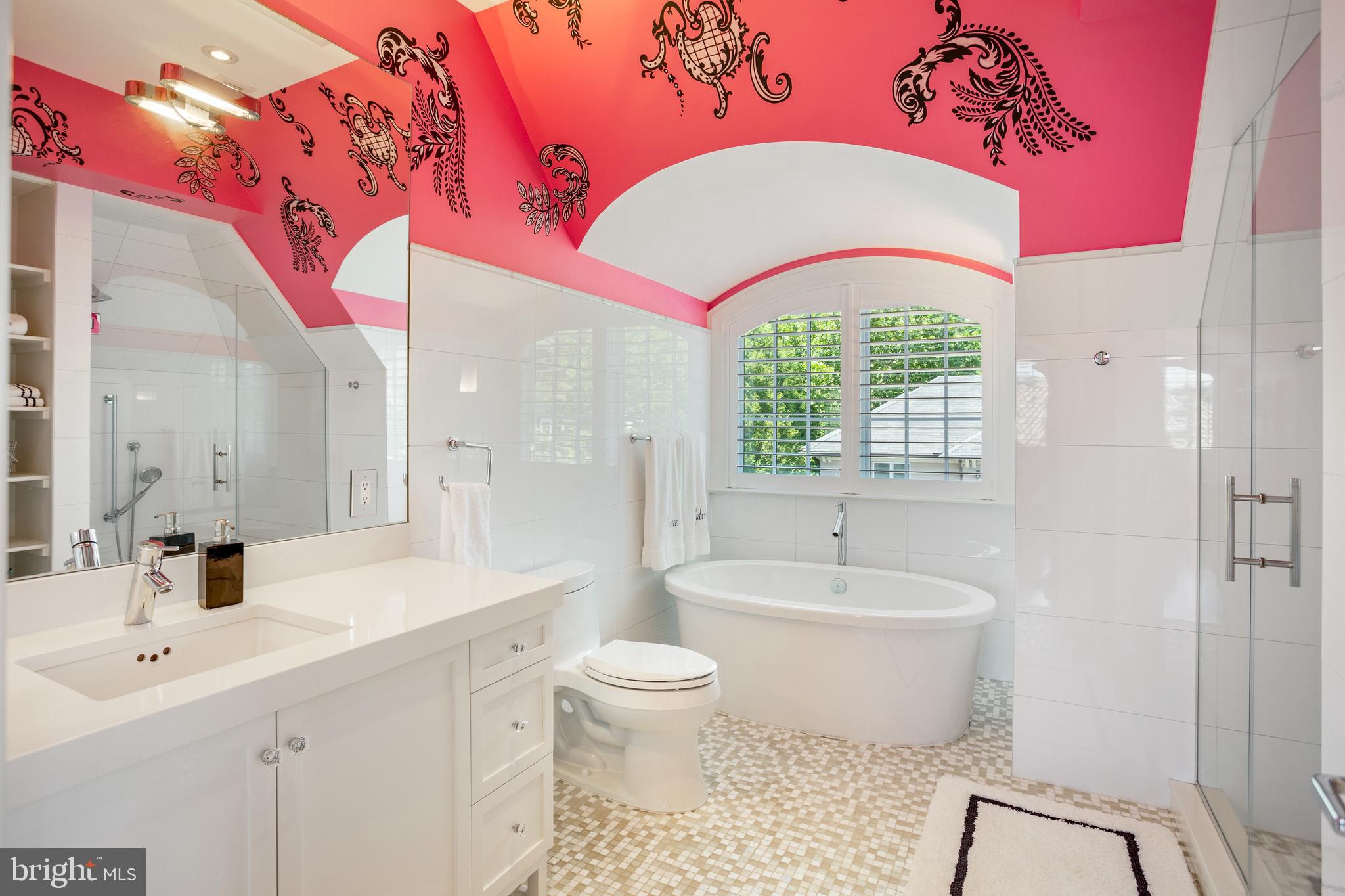 2100 Dunmore Lane Washington, DC 20007 - Photo 21 of 38 En-Suite Bath