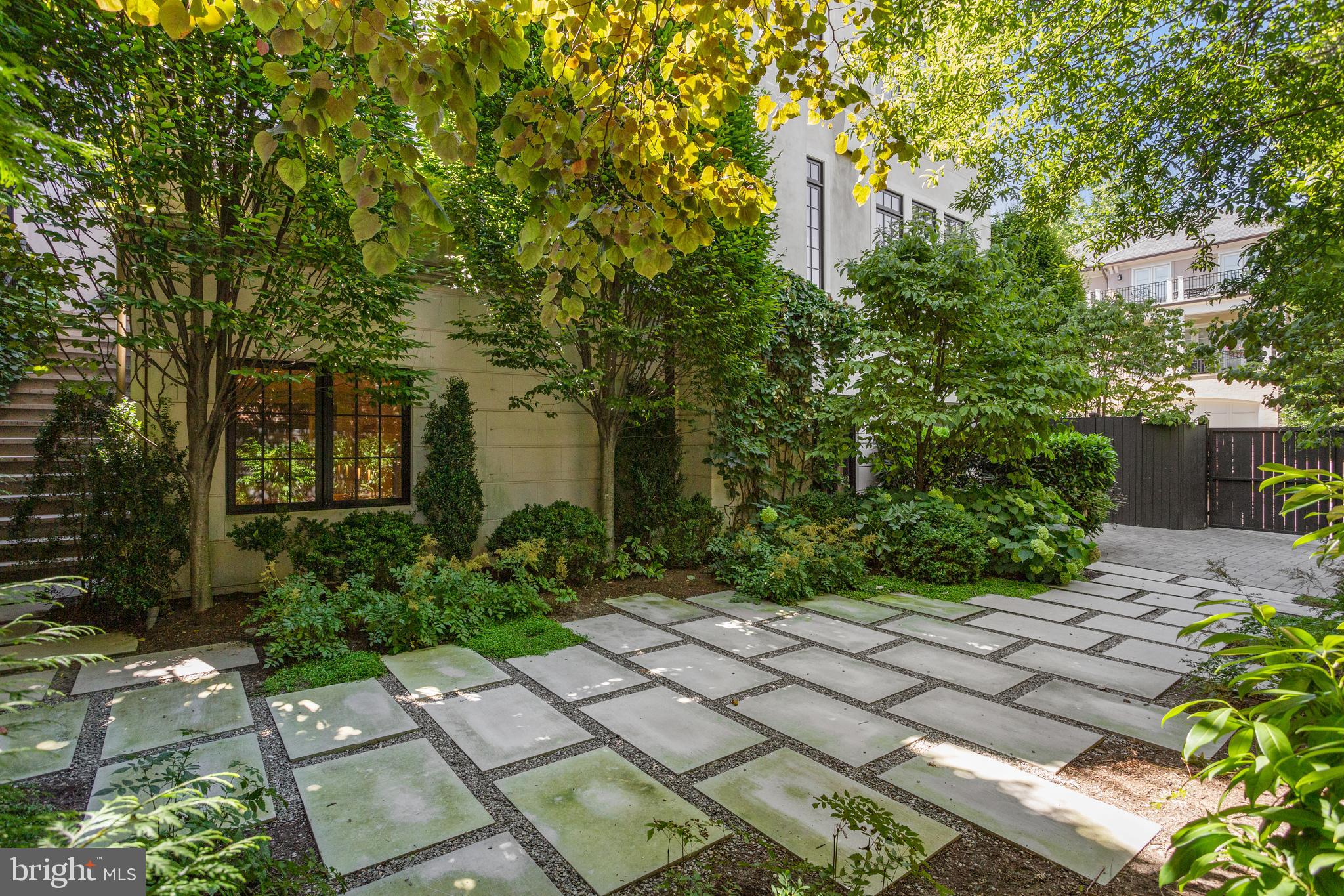 2100 Dunmore Lane Washington, DC 20007 - Photo 31 of 38 Gardens