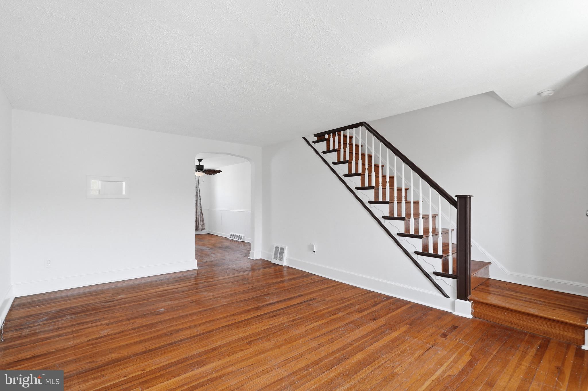 133 Willowbrook Road Clifton Heights, PA 19018 - Photo 9 of 35 Living Room