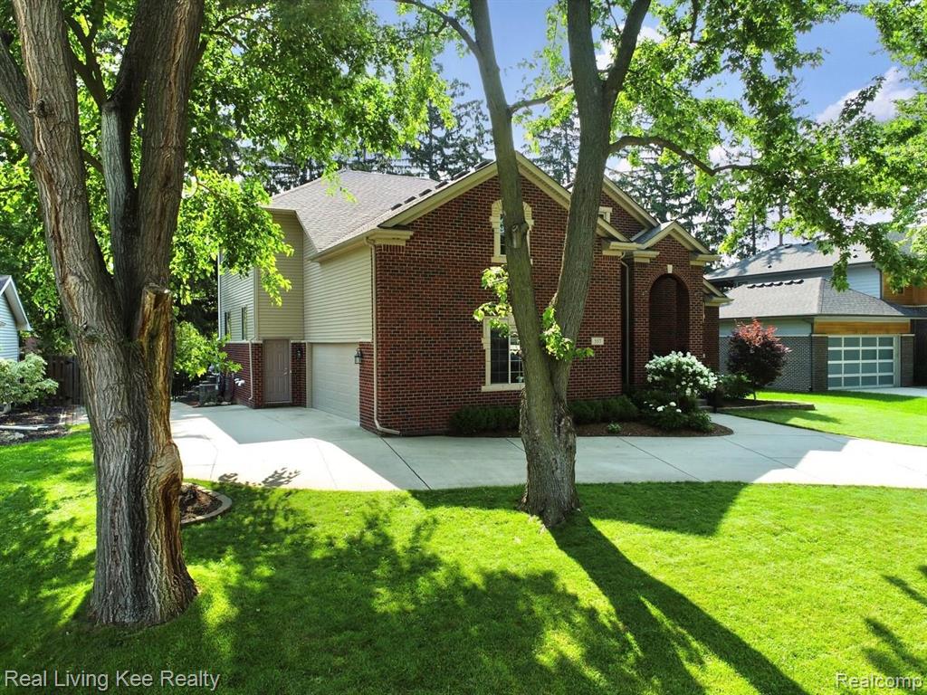 557 Curzon Road Rochester Hills, MI 48307 - Photo 4 of 66