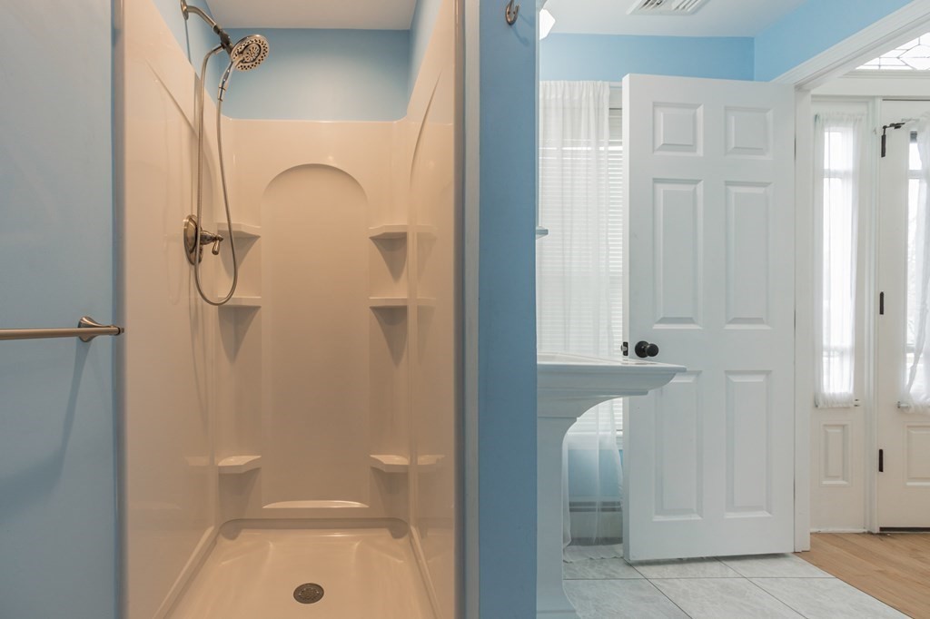 16 Austin Road Billerica, MA 01821 - Photo 10 of 29