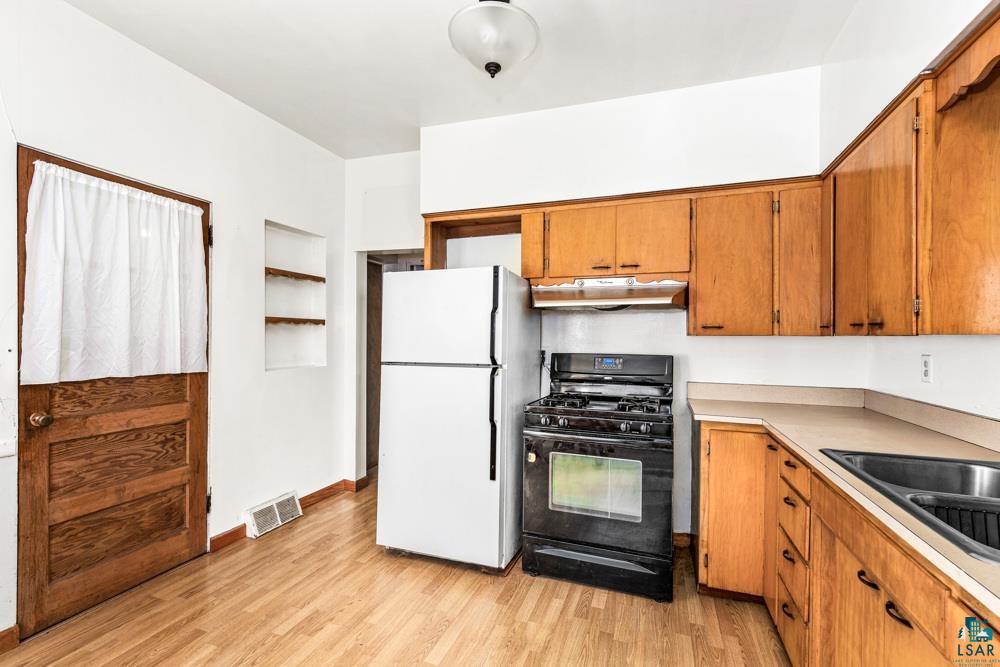 129 3rd Avenue Two Harbors, MN 55616 - Photo 17 of 44