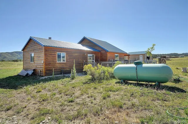 a house view with a backyard space