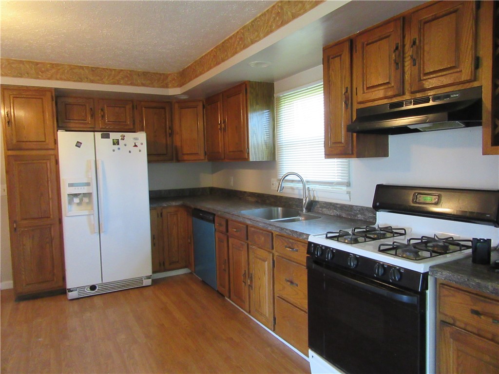 212 Vollmer Parkway Henrietta, NY 14623 - Photo 2 of 21
