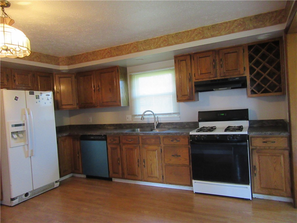 212 Vollmer Parkway Henrietta, NY 14623 - Photo 3 of 21
