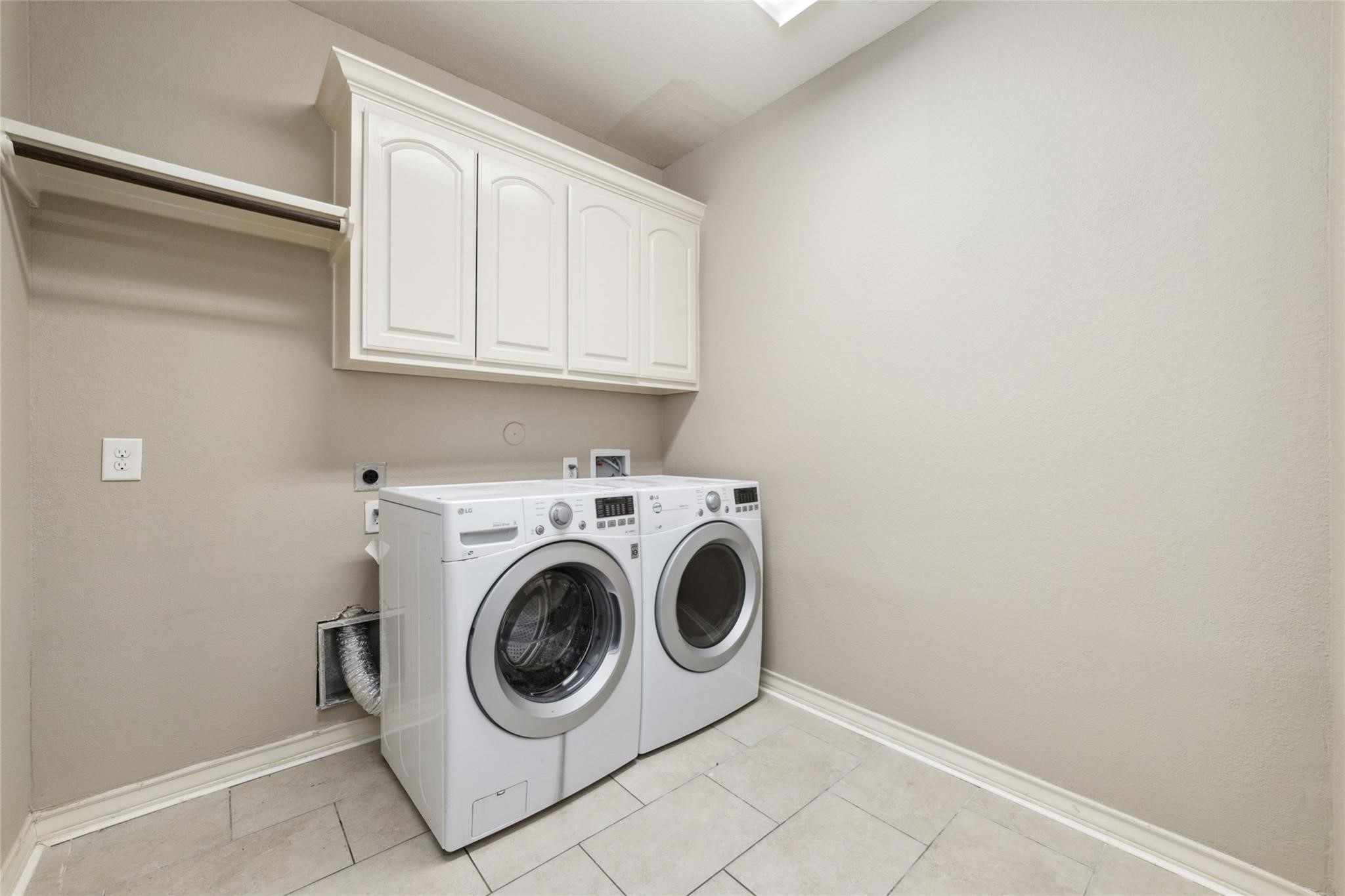 19022 Santa Elena Canyon Court Spring, TX 77388 - Photo 33 of 38 a utility room with dryer and washer