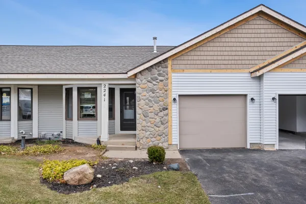 $249,900 | 2241 Southgate Drive Southeast, Unit 82, Grand Rapids, MI 49508