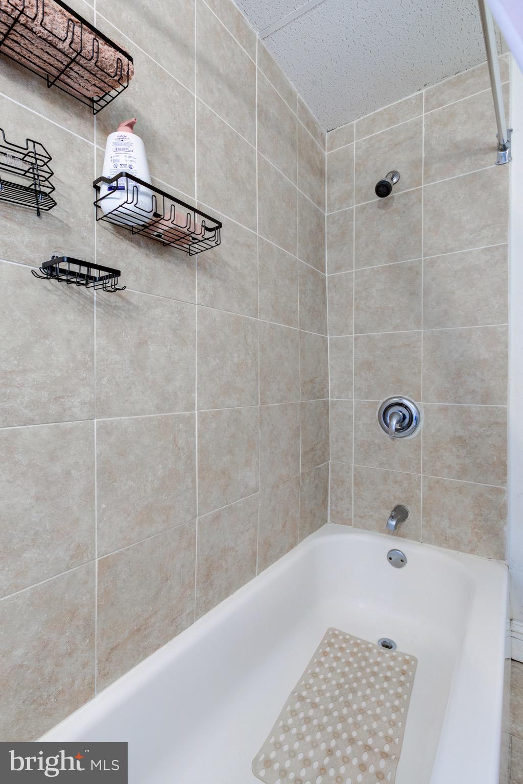6209 Carpenter Street Philadelphia, PA 19143 - Photo 40 of 44 a bathroom with a shower and a bathtub