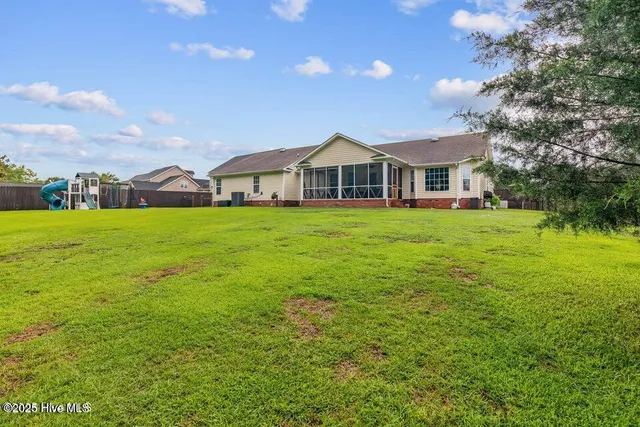 $2,200 | 912 Morganser Drive, Swansboro, NC 28584