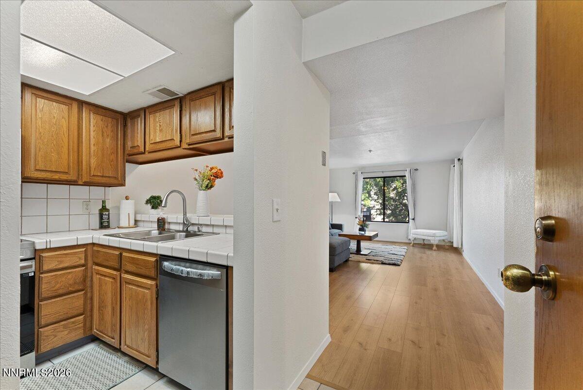 3095 Lakeside Drive, Unit 103 Reno, NV 89509 - Photo 3 of 40 07-3095 Lakeside Dr Unit 103 Reno NV 895