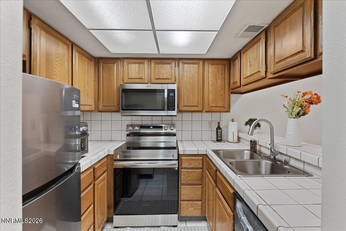 3095 Lakeside Drive, Unit 103 Reno, NV 89509 - Photo 4 of 40 08-3095 Lakeside Dr Unit 103 Reno NV 895