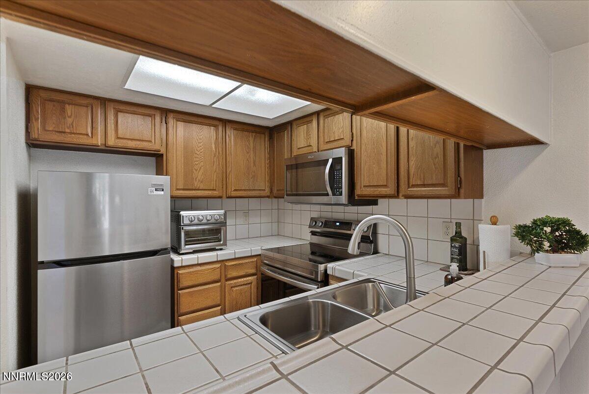 3095 Lakeside Drive, Unit 103 Reno, NV 89509 - Photo 6 of 40 10-3095 Lakeside Dr Unit 103 Reno NV 895