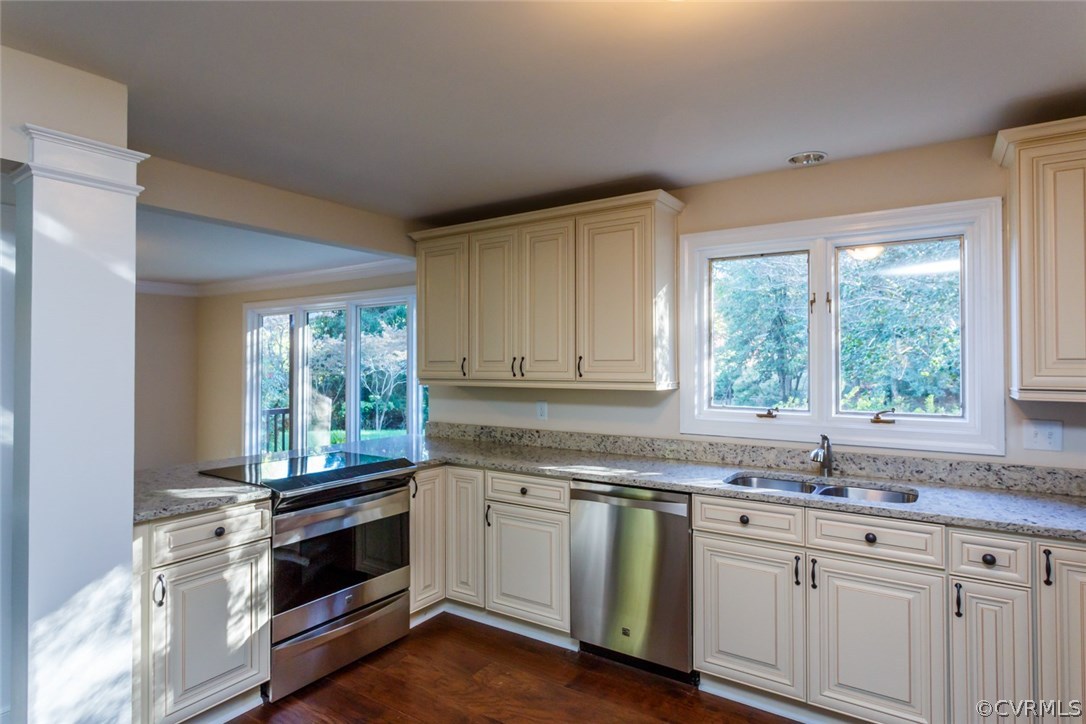 743 Grapevine Road Sandston, VA 23150 - Photo 50 of 50 Flat-top stove, Open Kitchen floor plan