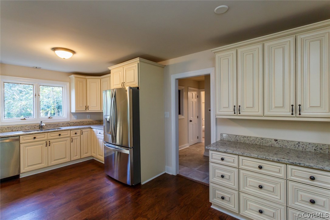 743 Grapevine Road Sandston, VA 23150 - Photo 15 of 50 Roomy Kitchen with granite counter tops