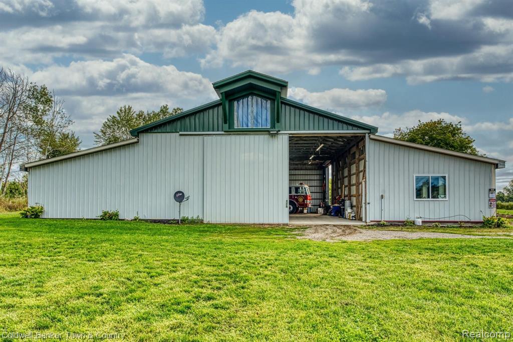 8888 North Robb Road Fowlerville, MI 48836 - Photo 1 of 32