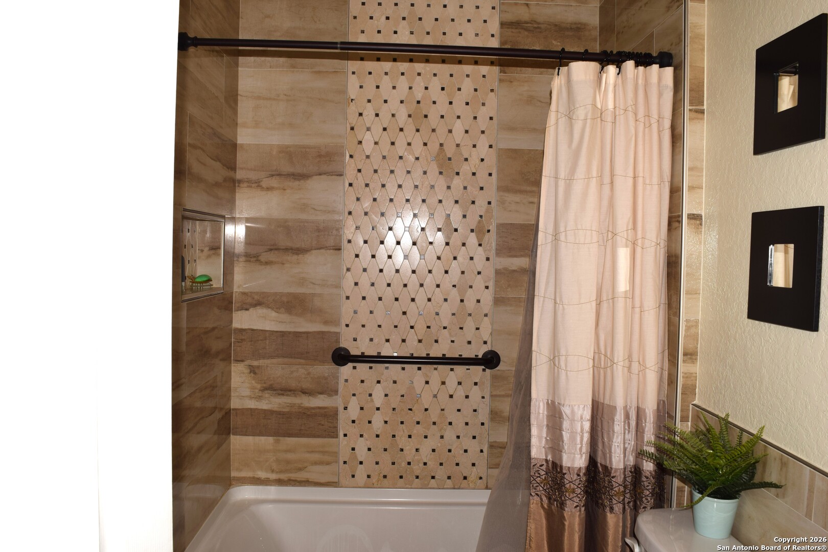 7215 Capricorn Way Converse, TX 78109 - Photo 17 of 22 a bathroom with a shower