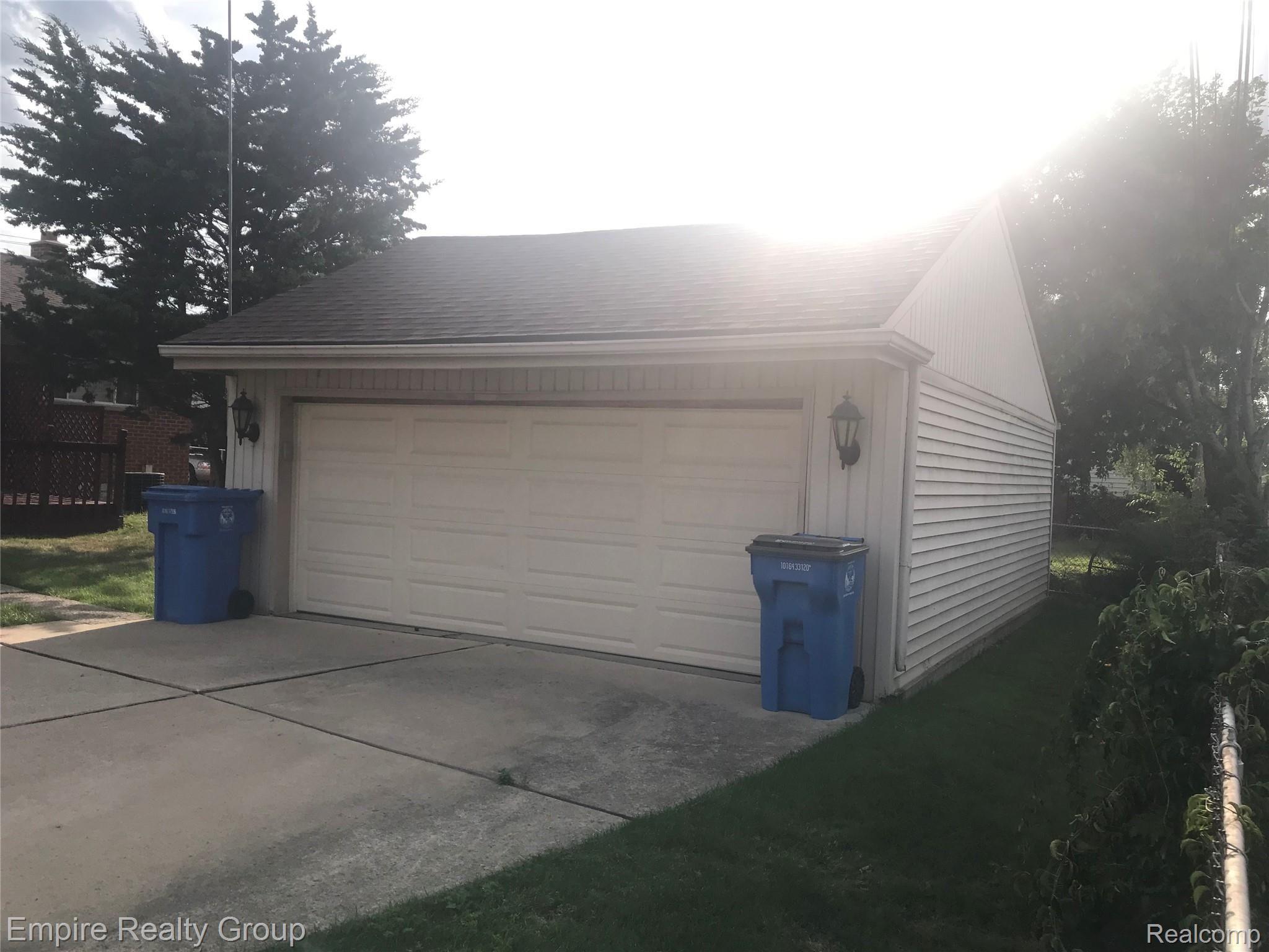 26944 Ford Road Dearborn Heights, MI 48127 - Photo 40 of 49 BDF9614E-546B-4C84-9868-38887AF712E3.jpeg