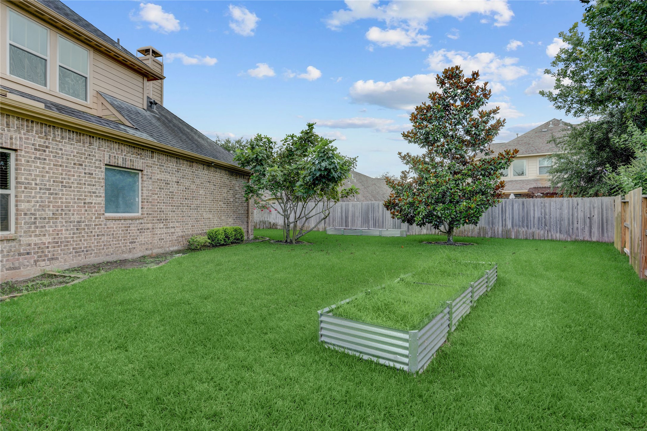 3002 Currant Drive Manvel, TX 77578 - Photo 36 of 43 a backyard of a house with lots of green space