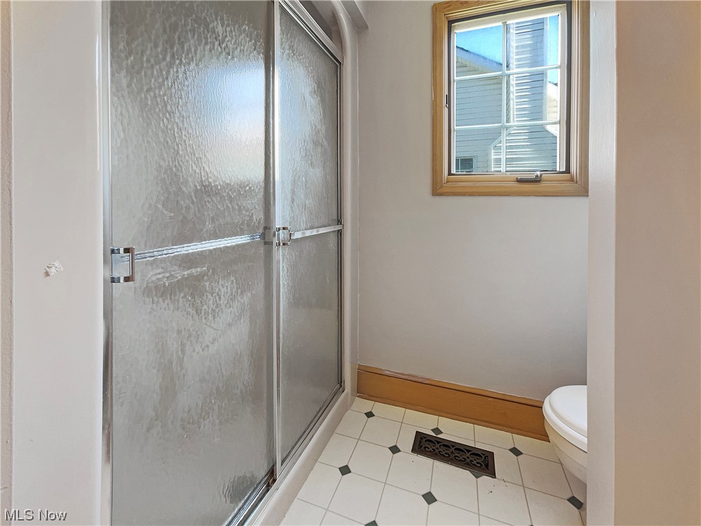 18243 Drake Road Strongsville, OH 44136 - Photo 6 of 26 Gallery Image 6