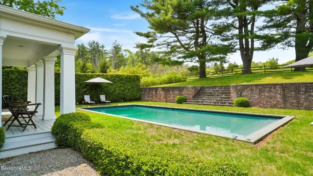 a view of a house with a yard table and chairs