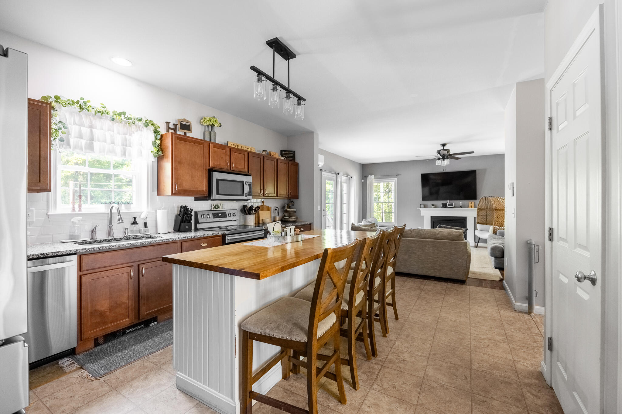 82 Grant Road Orono, ME 04473 - Photo 6 of 41 Grant Rd Interiors-3