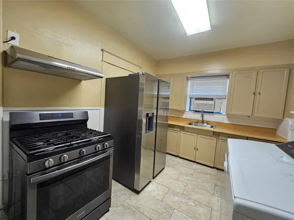 $1,650 | 1006 Grandview Avenue, Dallas, TX 75223