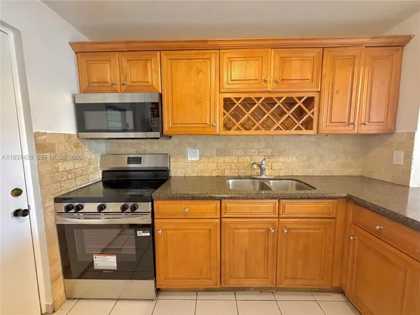 $1,850 | 2320 South Cypress Bend Drive, Unit 305, Pompano Beach, FL 33069