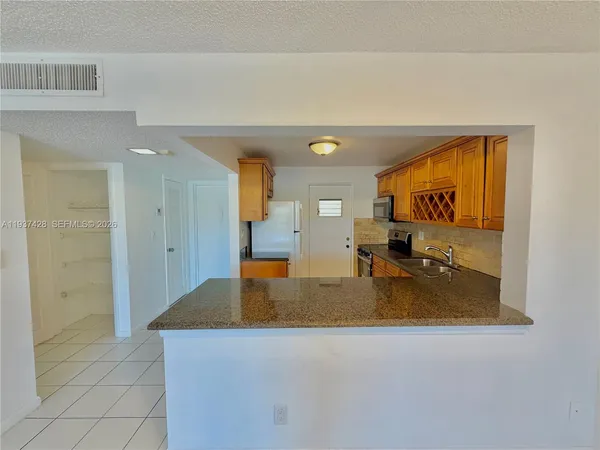 $1,850 | 2320 South Cypress Bend Drive, Unit 305, Pompano Beach, FL 33069
