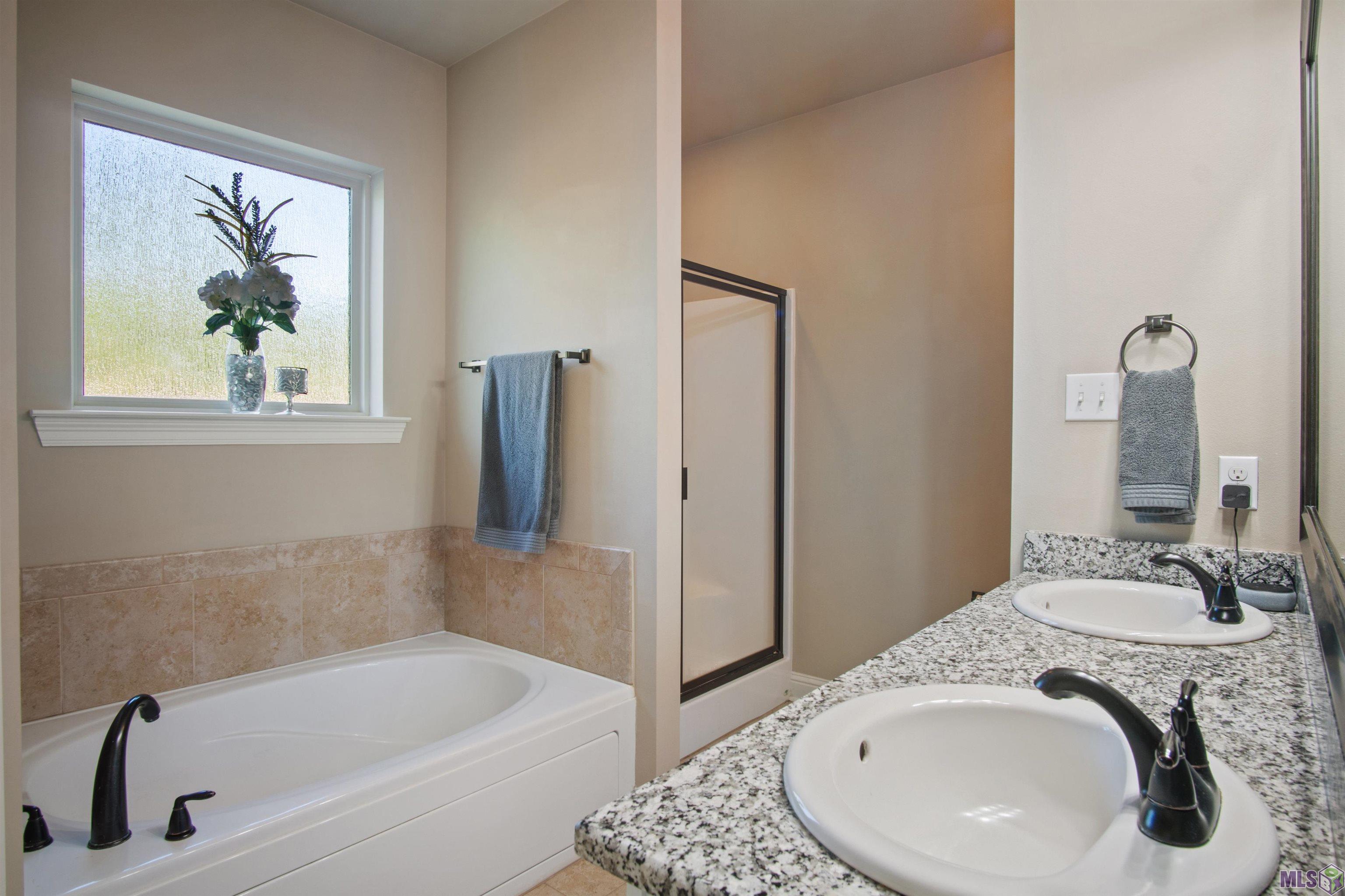 17872 Waterloo Drive Baton Rouge, LA 70817 - Photo 9 of 17 Owners Ensuite Bathroom