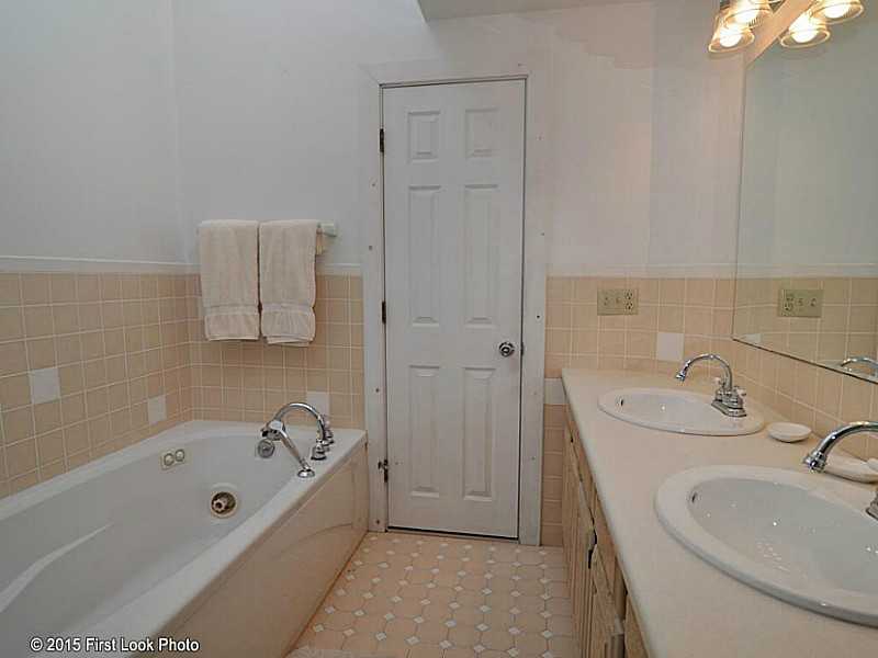 7 Upland Road Westerly, RI 02891 - Photo 17 of 22 Master Bath/Spa.
