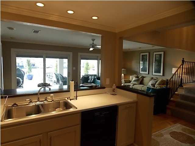 15 Breakers Lane Ridgeland, MS 39157 - Photo 7 of 20 KITCHEN BAR