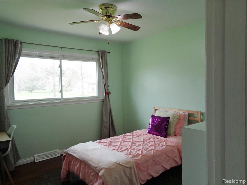 2270 Byron Road Howell, MI 48855 - Photo 22 of 36 Third bedroom