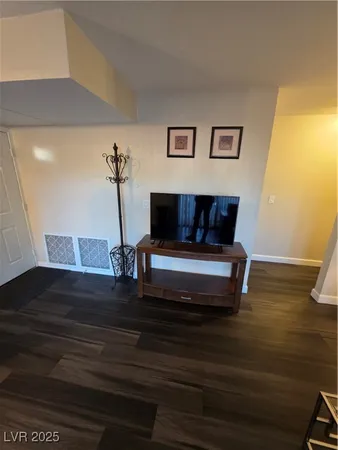 $1,450 | 4878 Nara Vista Way, Unit 104, Las Vegas, NV 89103