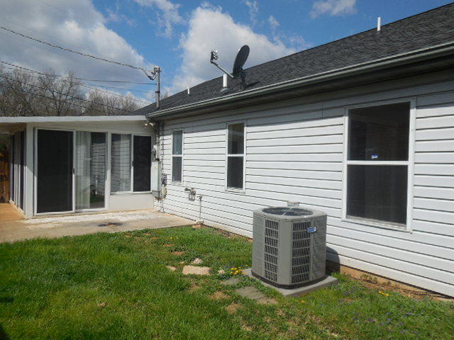 800 Washburn Road Northwest Knoxville, TN 37919 - Photo 3 of 11 DSCN0382.JPG
