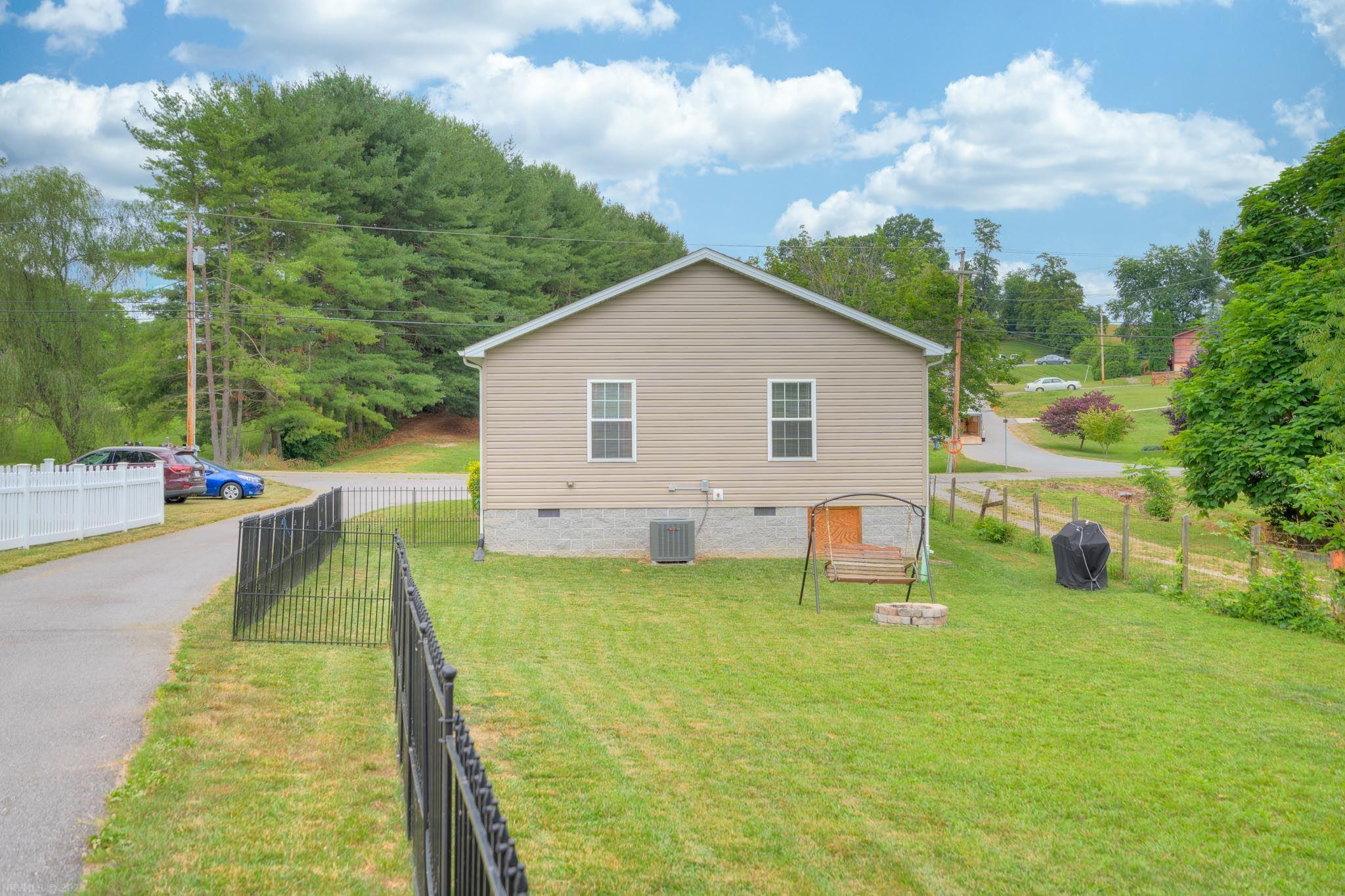 7698 Brooklyn Road Radford, VA 24141 - Photo 10 of 27 Gallery Image 10