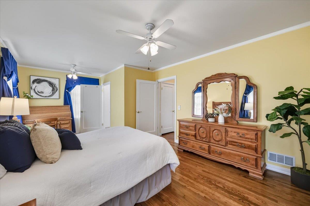 330 41st Avenue San Mateo, CA 94403 - Photo 21 of 38 a bedroom with a large bed and a dresser