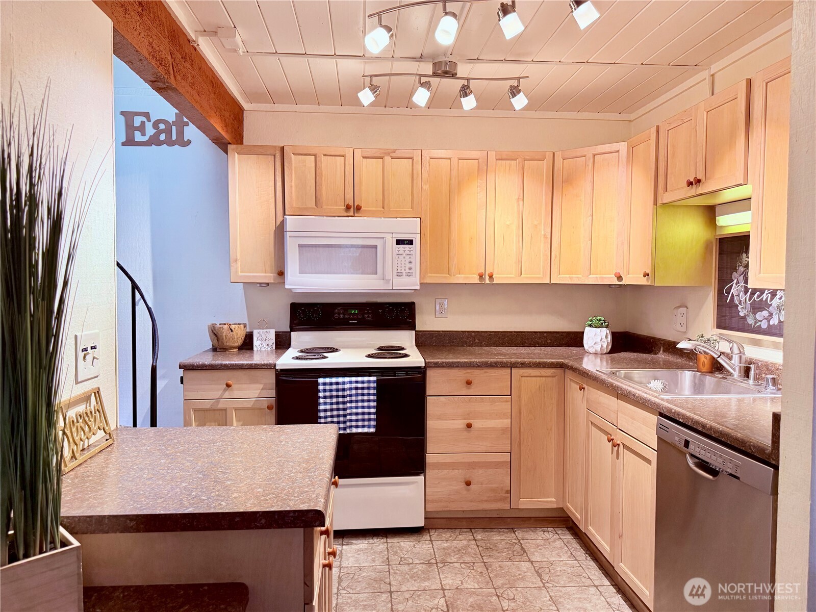 741 East Promontory Road Shelton, WA 98584 - Photo 28 of 40