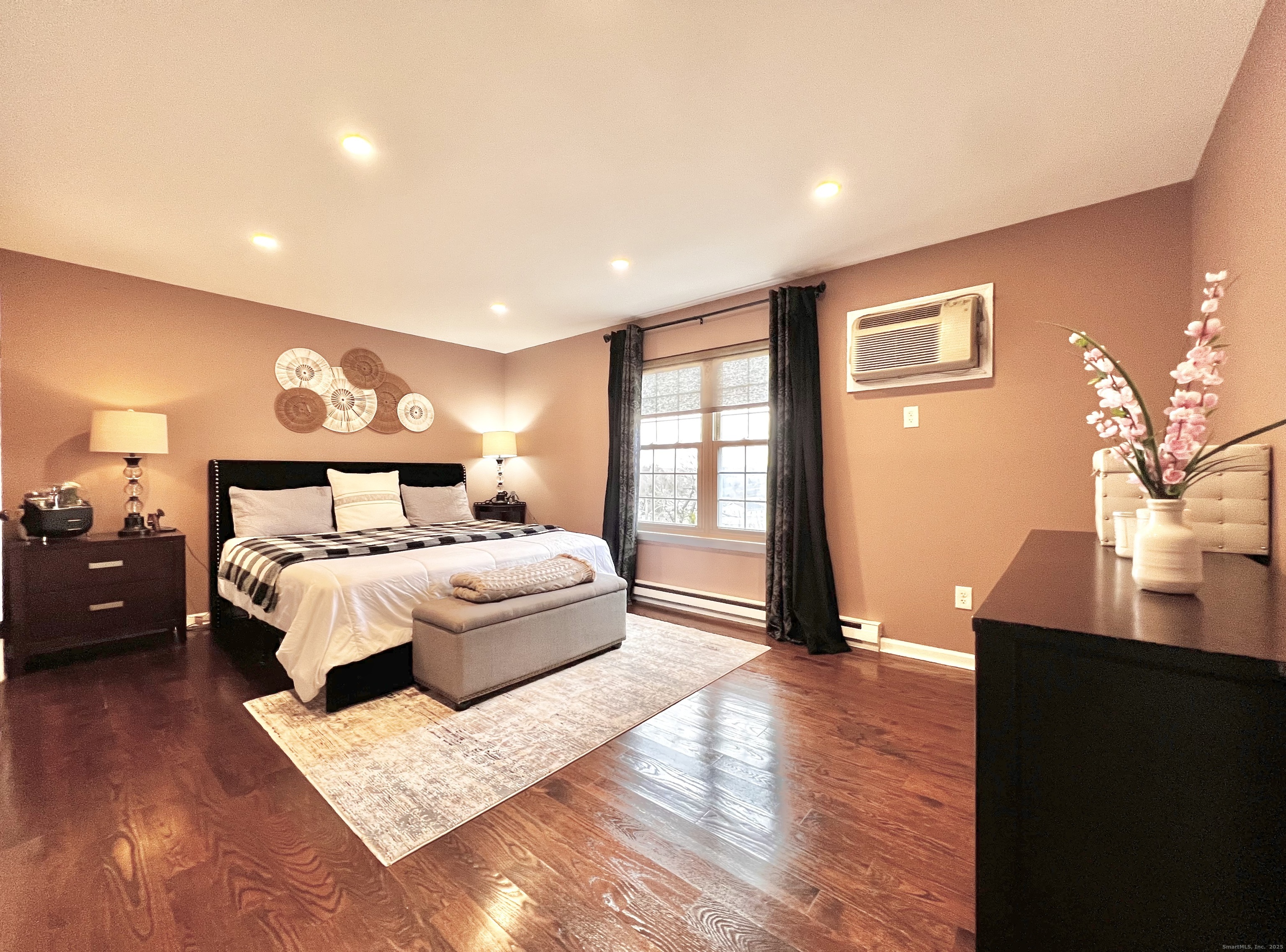 782 Oronoke Road, Unit 27 Waterbury, CT 06708 - Photo 14 of 28 a bedroom with a large bed and a night stand